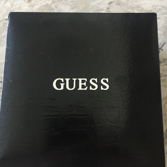 Women’s Guess Watch - Picture 3 of 6